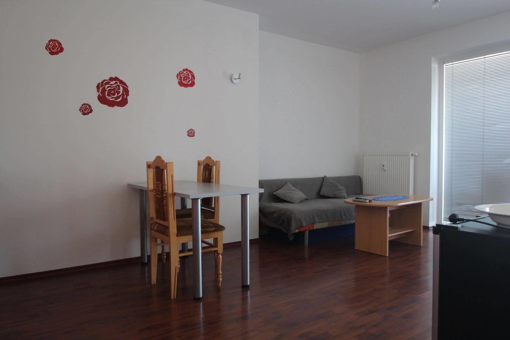 Apartman Halex Centrum City Aupark Piest'any Exteriör bild