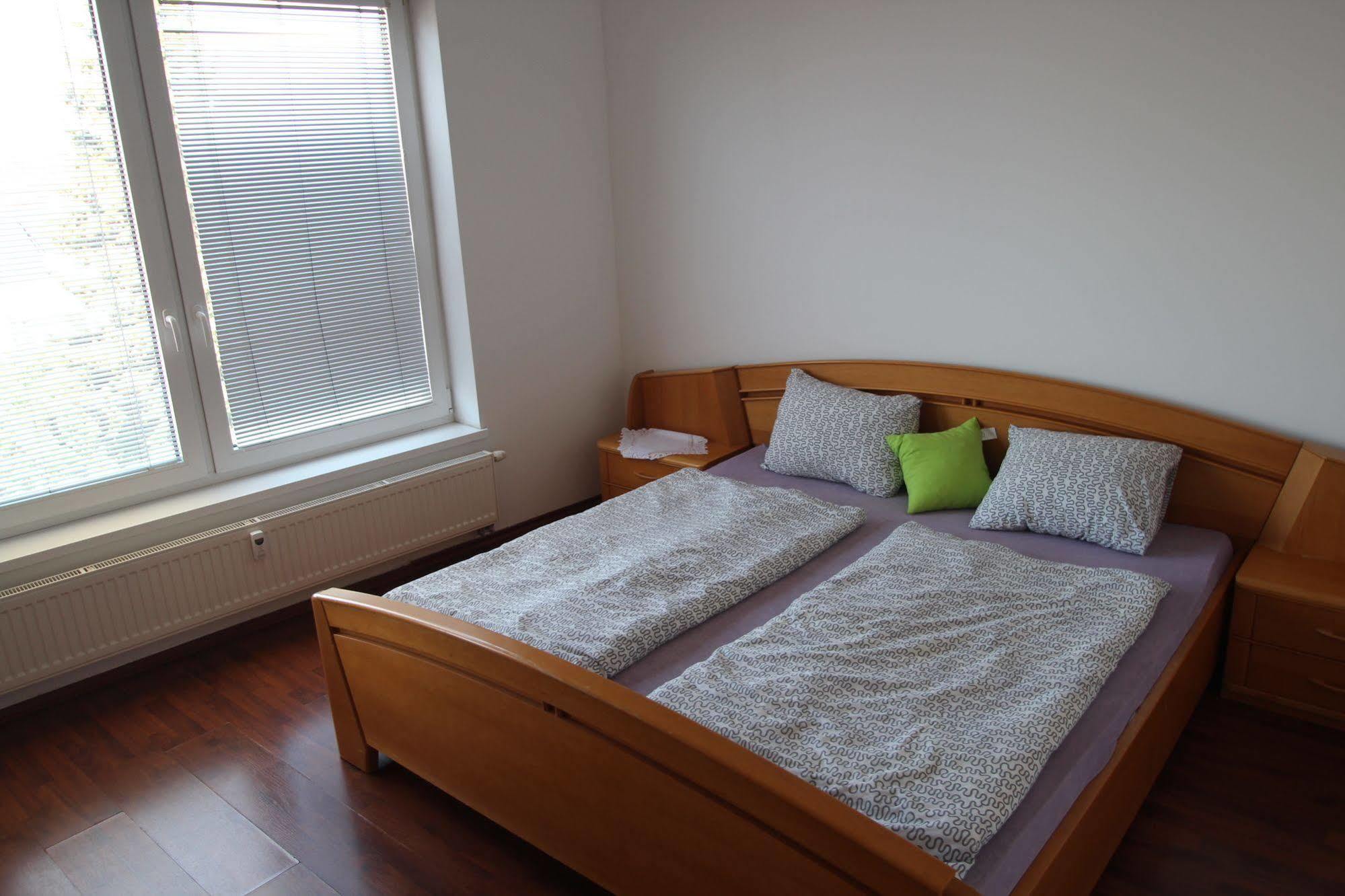 Apartman Halex Centrum City Aupark Piest'any Exteriör bild